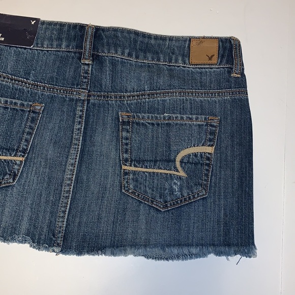 🆕 American Eagle Outfitters Distressed Blue Jean Mini Skirt - Women’s Size 4 - Picture 6 of 8